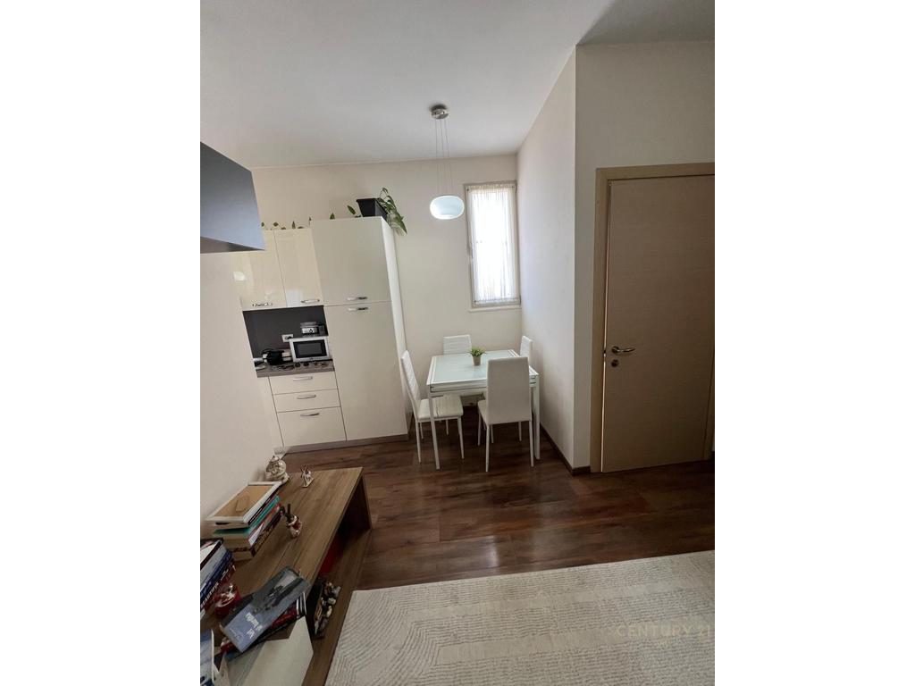 Apartament 2+1 me qera tek Rr 5 Maji
