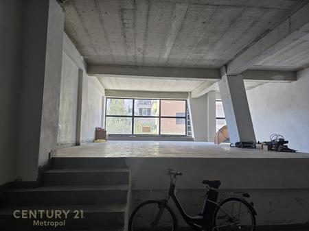 Jepet me Qira Ambient Zyre 104 m² tek 9-Katëshet – Ideal për Klinika & Zyra !!