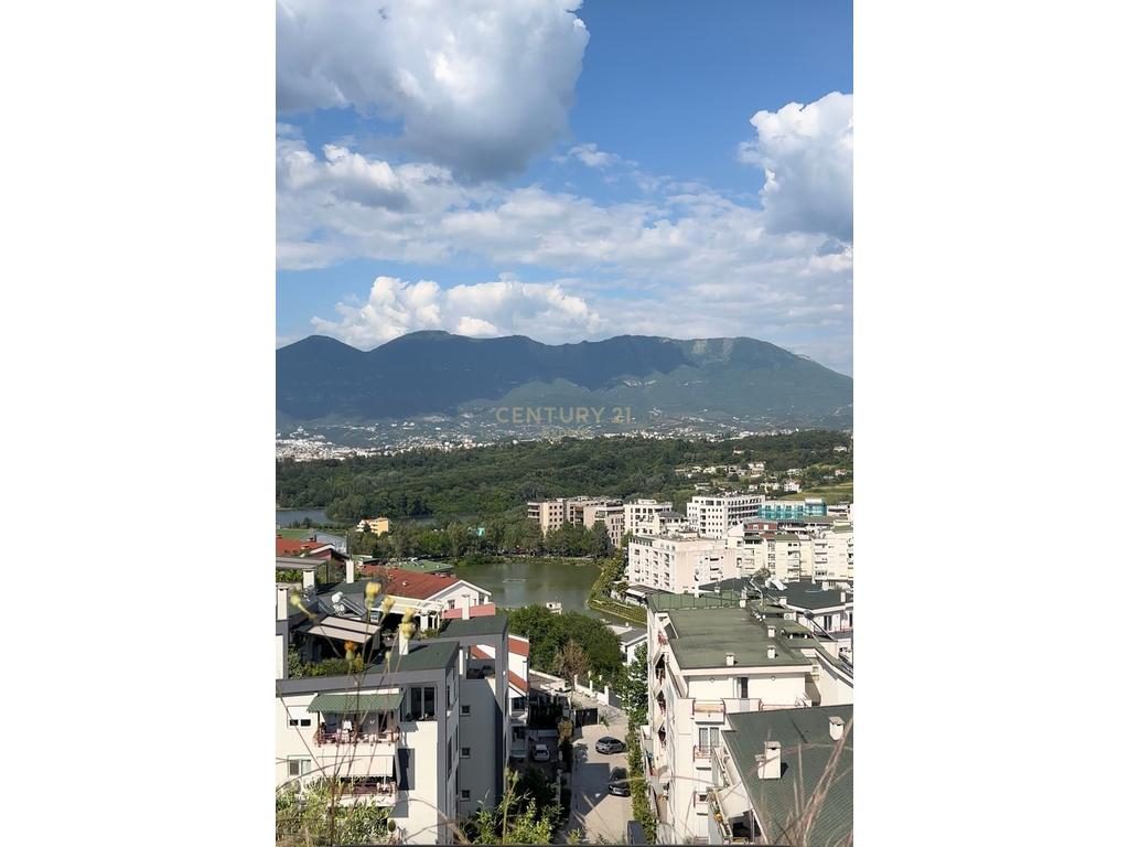 Penthouse per shitje me pamje nga Liqeni i Thate dhe Liqeni i Tiranes