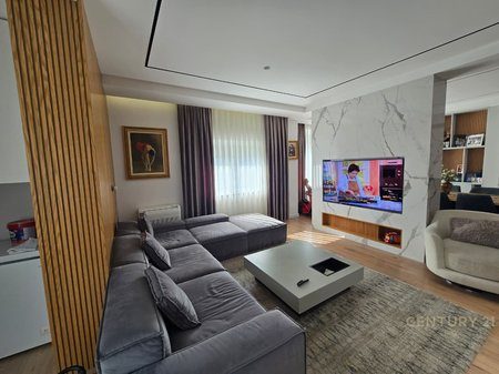 SHITET APARTAMENT 2+1+2 TEK RRUGA E KOSOVARËVE!!