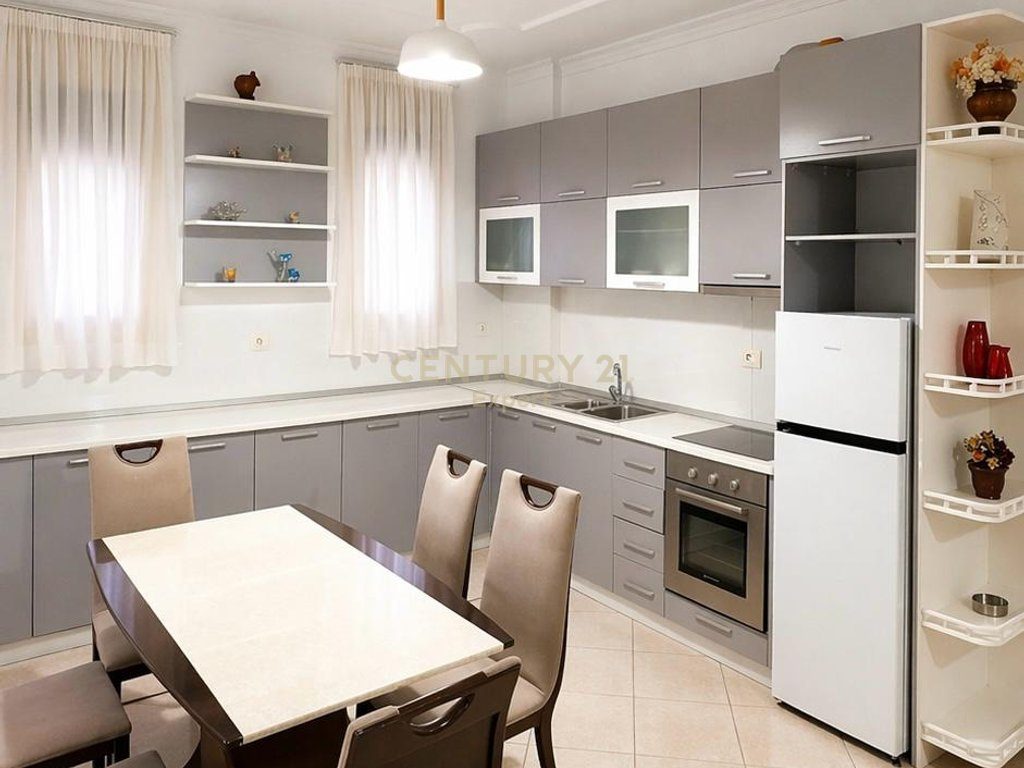 APARTAMENT 2+1 PER QIRA NE LUNGOMARE