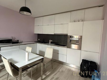 Shitet Apartament me verande prane Diplomatit