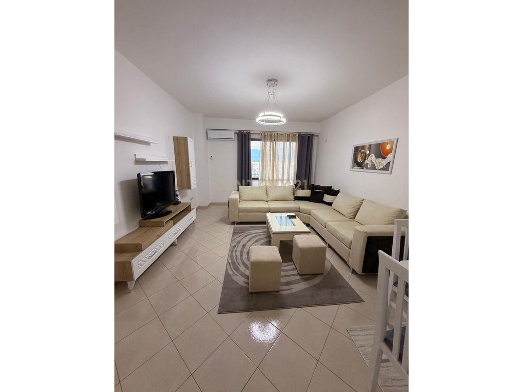 Jepet me qera apartament 2+1 + 2 Ballkone / Yzberisht, prane Kmy-se.