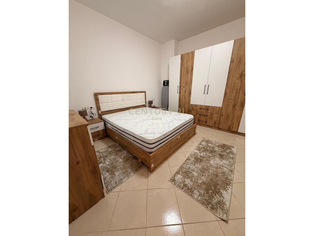 Jepet me qera apartament 2+1 + 2 Ballkone / Yzberisht, prane Kmy-se.
