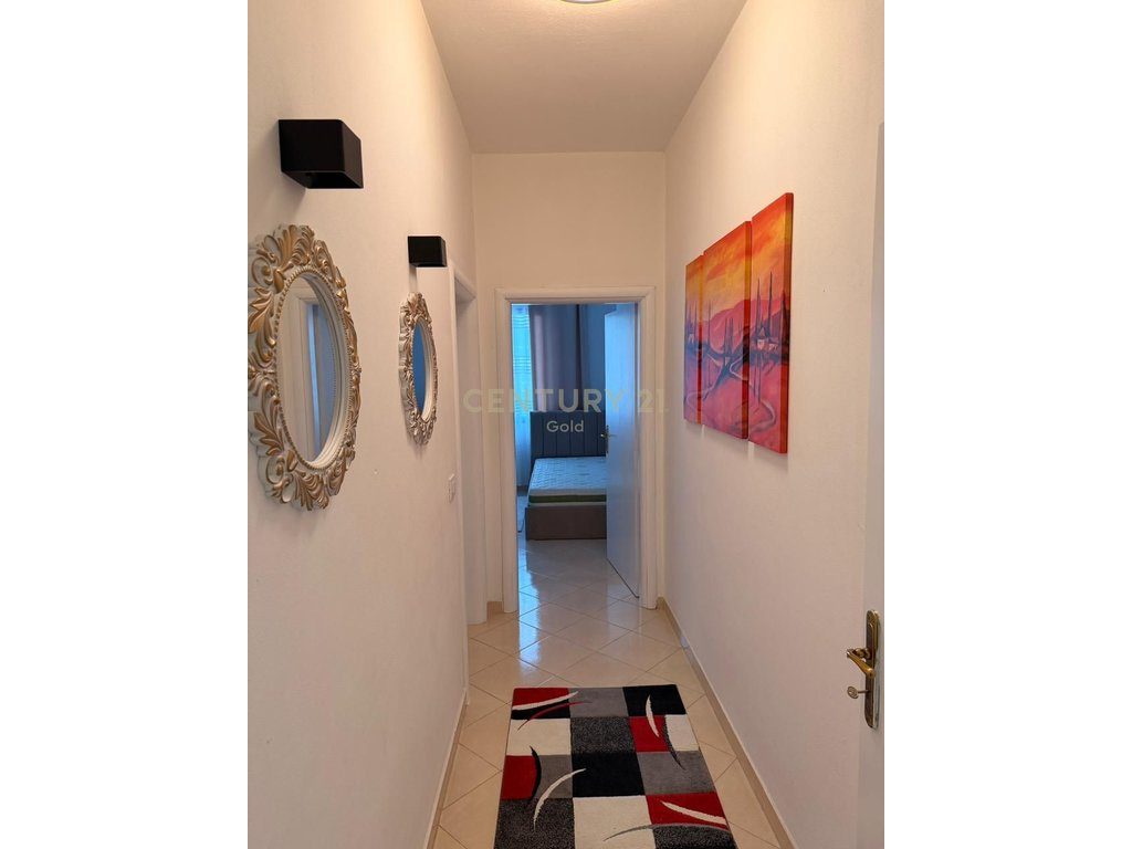 Jepet me qera apartament 2+1 + 2 Ballkone / Yzberisht, prane Kmy-se.