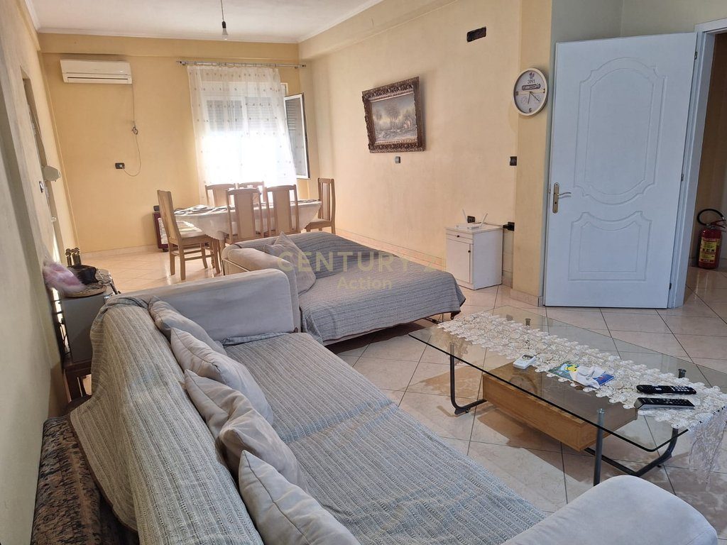 🔥 SUPER OKAZION 🔥
🏡 Vilë 2 Kate + Truall për shitje në Durrës, Rruga e Plazhit 🌊