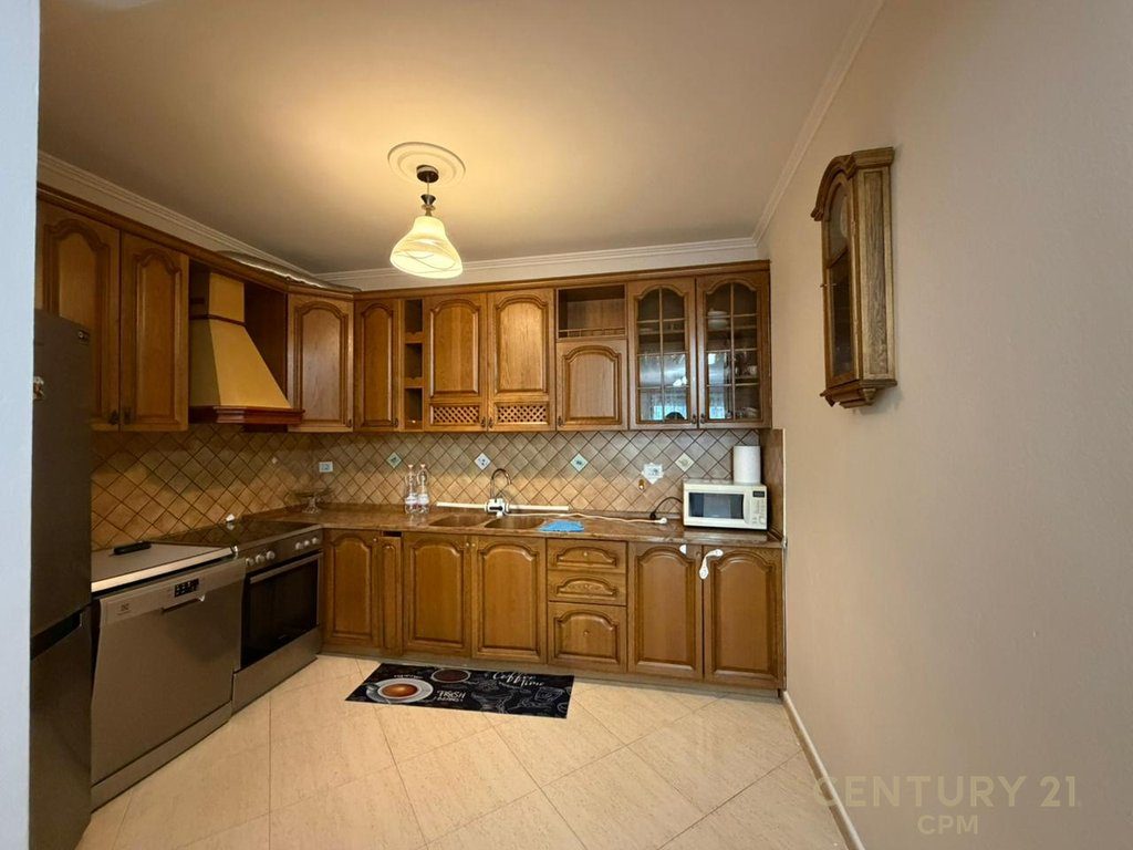 ISH STACIONI I TRENIT, SHESIM APARTAMENT 3+1
