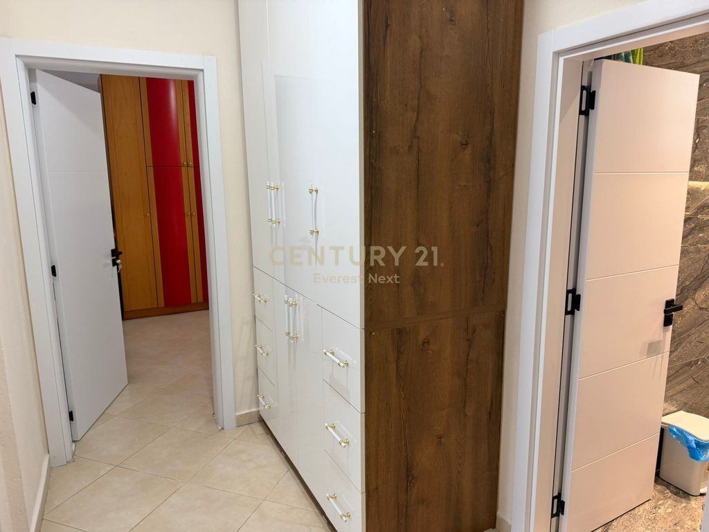APARTAMENT 2+1+2 ME QIRA PRANE FAKULTETIT EKONOMIK – KATI I DYTË I NJË VILE