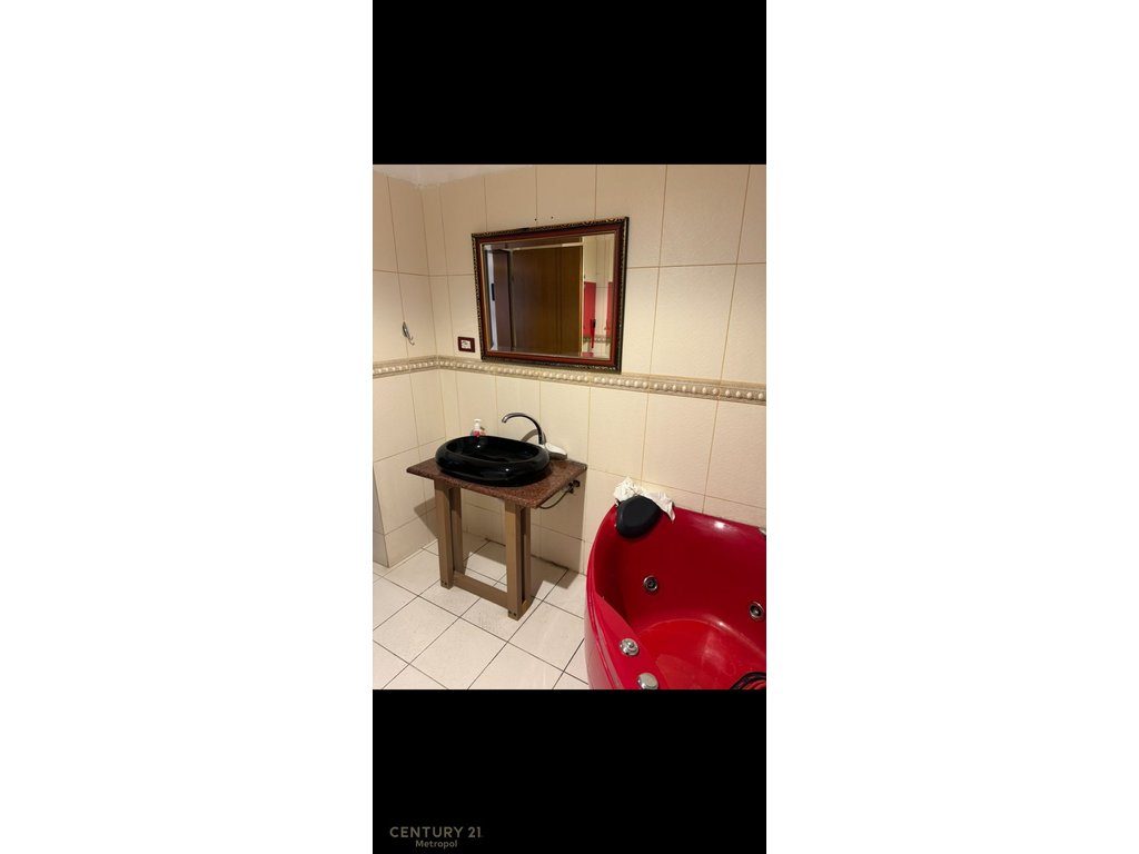 Japim me qira apartament 2+1 te Brryli, prane Bar Oslo!