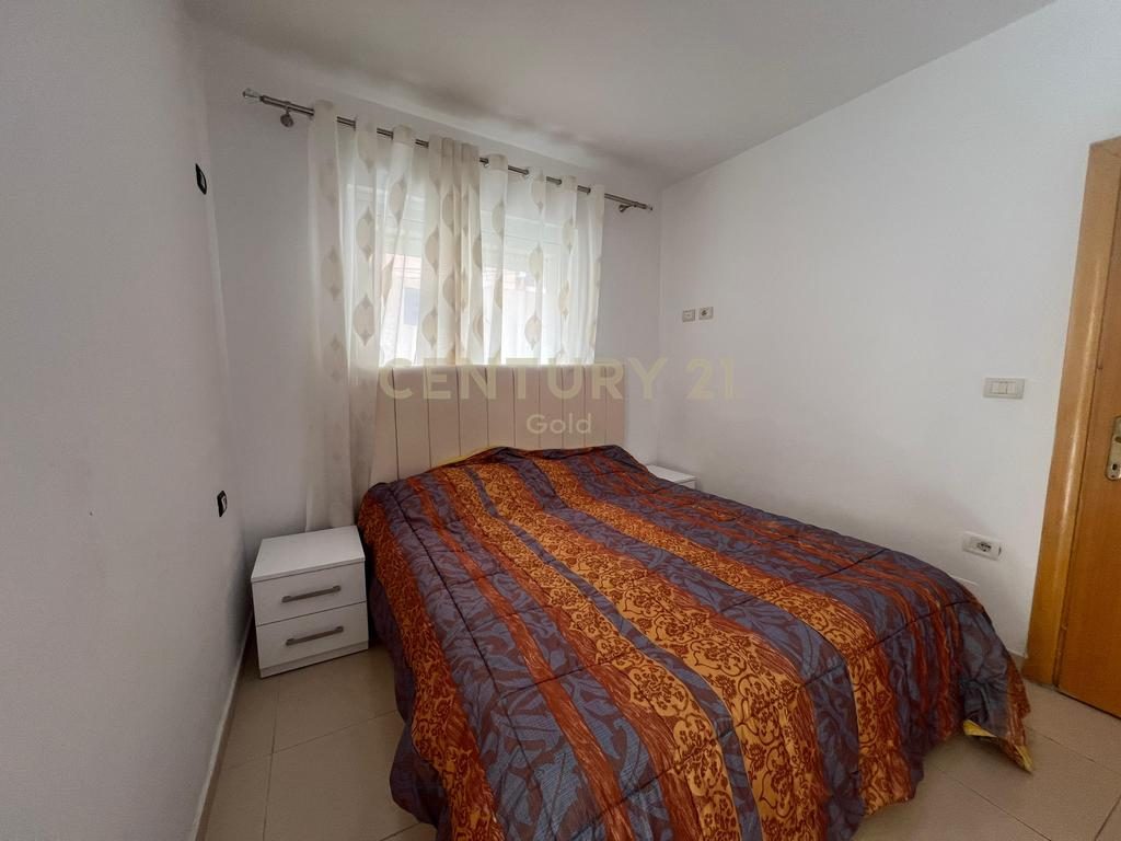 JAPIM ME QIRA APARTAMENT 1+1 RRUGA FORTUZI!