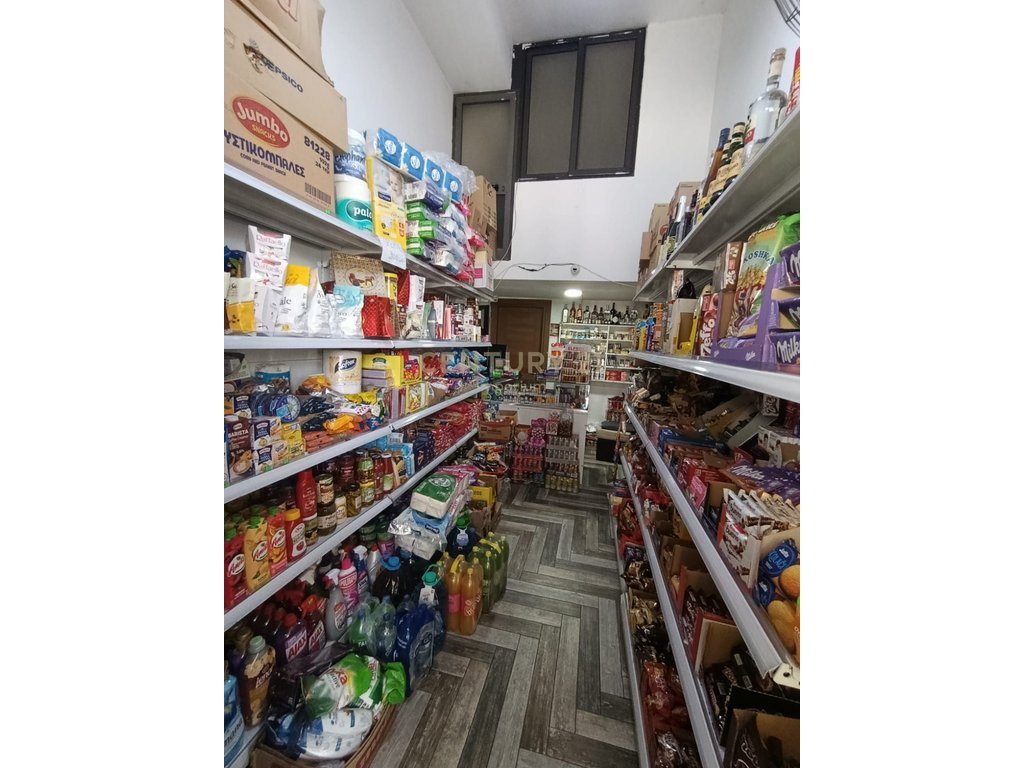 Shitet Njësi Komerciale pranë 5 Majit
