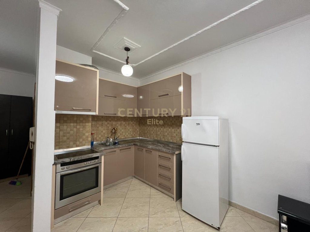 Apartament 1+1 për qira, pranë kupolës/Laprakë