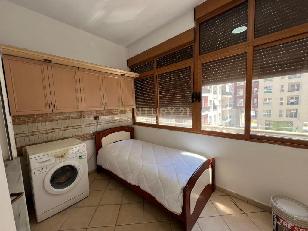 Apartament 1+1 për qira, pranë kupolës/Laprakë