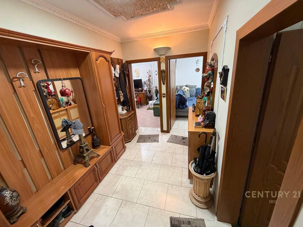 Shitet apartament 2+1 te Shkolla e Baletit!