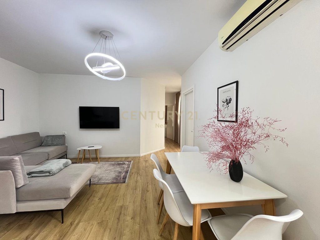 Apartament 3+1+2 me qira tek Garda!