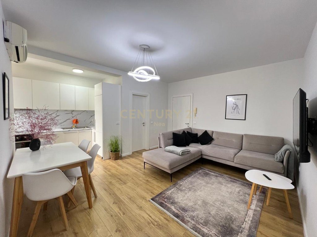 Apartament 3+1+2 me qira tek Garda!