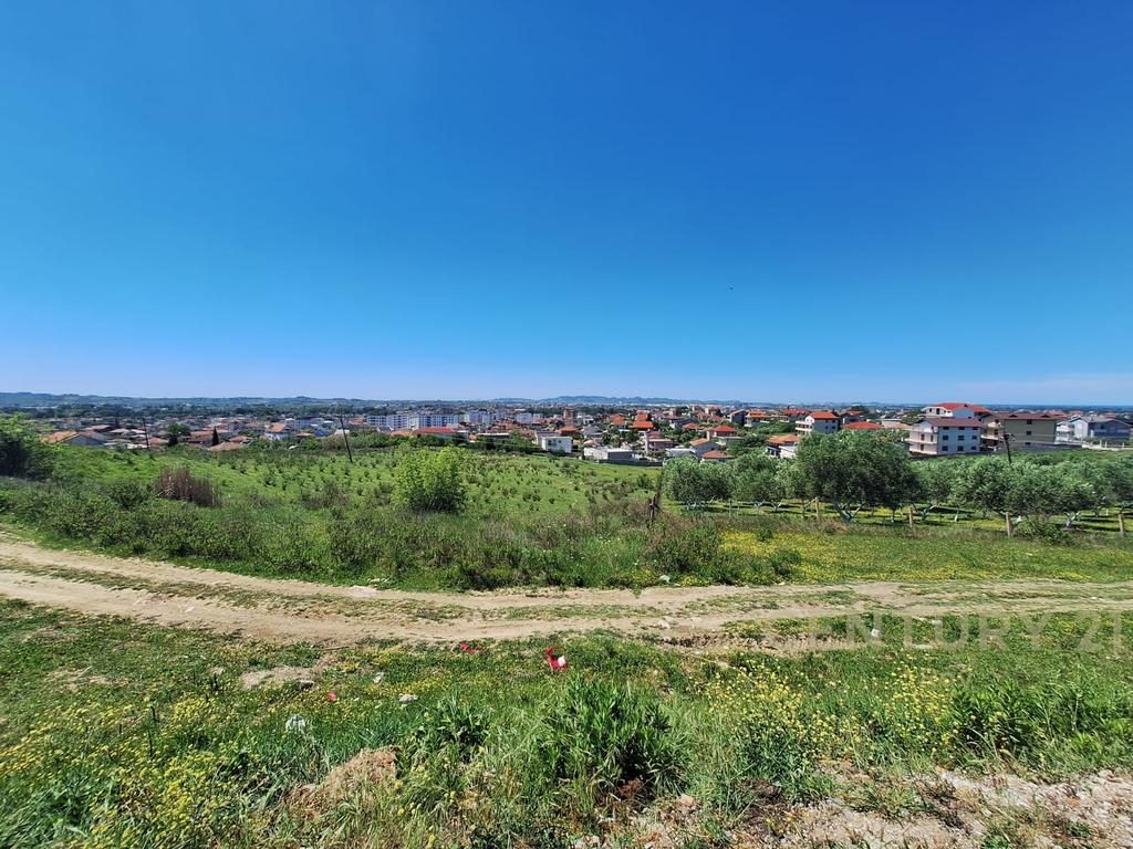 Tokë  Truall për Shitje në Shijak, Afer Zones se Vilave ne Lagjien Popullore. !!