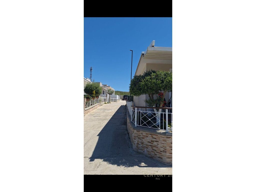 Tokë  Truall për Shitje në Shijak, Afer Zones se Vilave ne Lagjien Popullore. !!