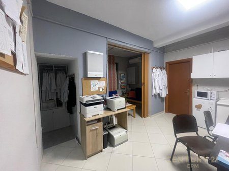 JEPET ME QIRA AMABJENT KOMERCIAL 120M2 PRANE SHKOLLES SE KUQE!