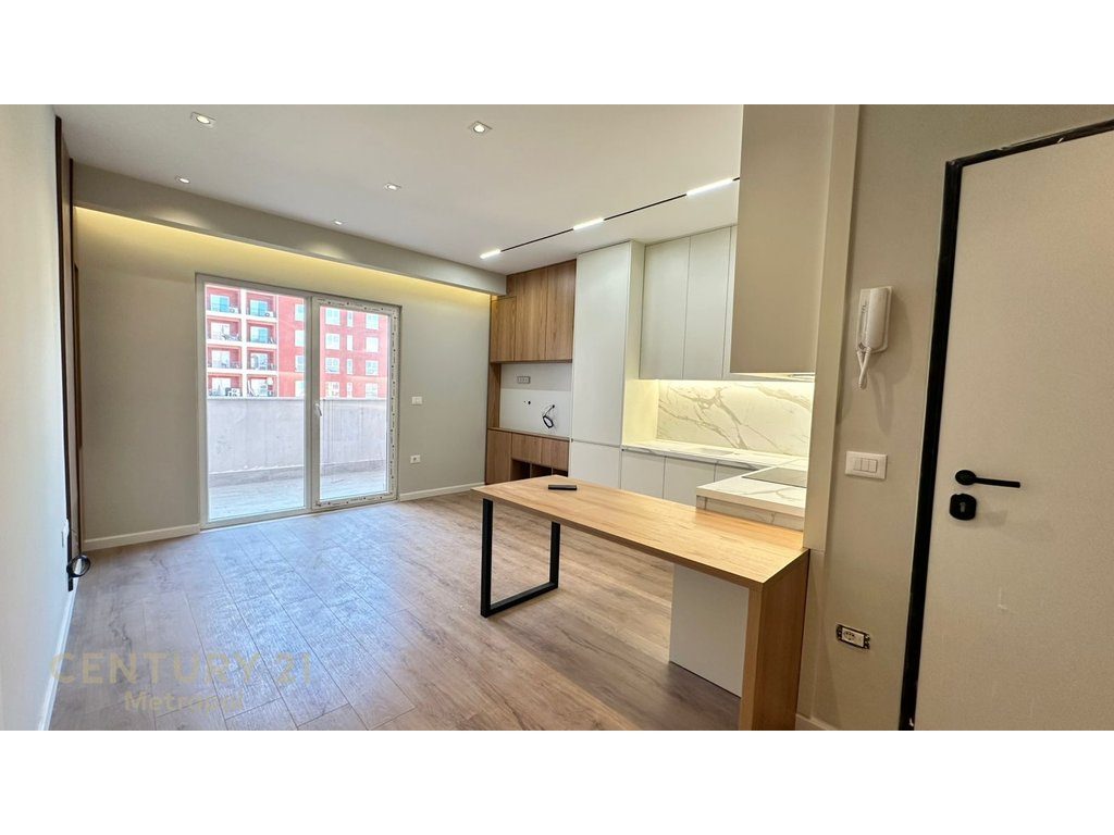 SHES APARTAMENT 1+1 ME VERANDE NE REZIDENCEN AURA-LAPRAKE!