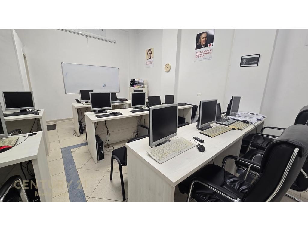 Njesi per shitje, ideale për ZYRË dhe LOFT!