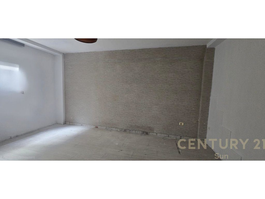 Jepet me qera zyre 120 m² te sheshi Wilson 850 € !!!