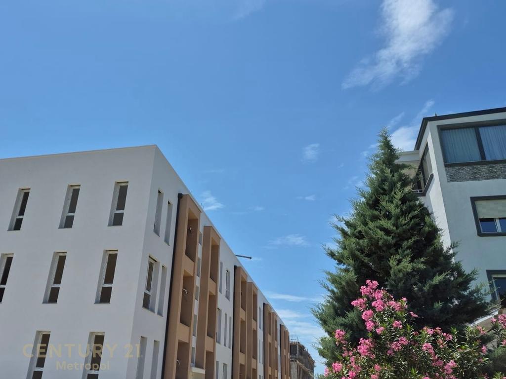 SHITET APARTAMENT 1+1, GJIRI I LALZIT!