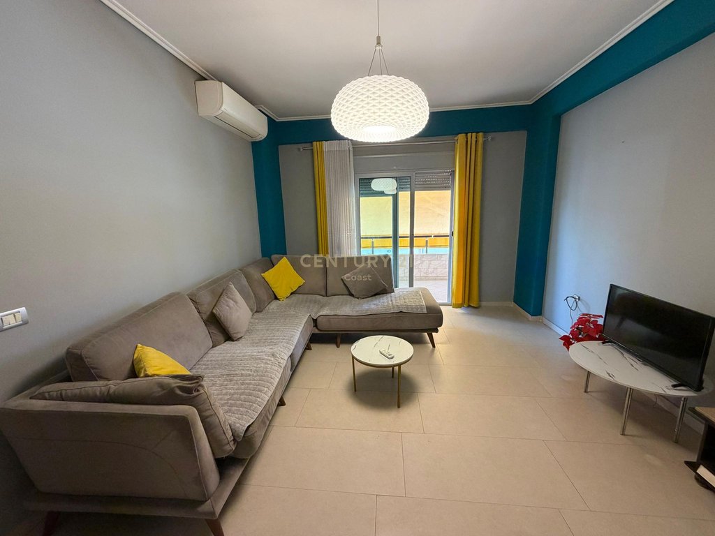 Jepet me qira apartament 2+1 pranë Shkollës së Muzikës i Rinovuar
