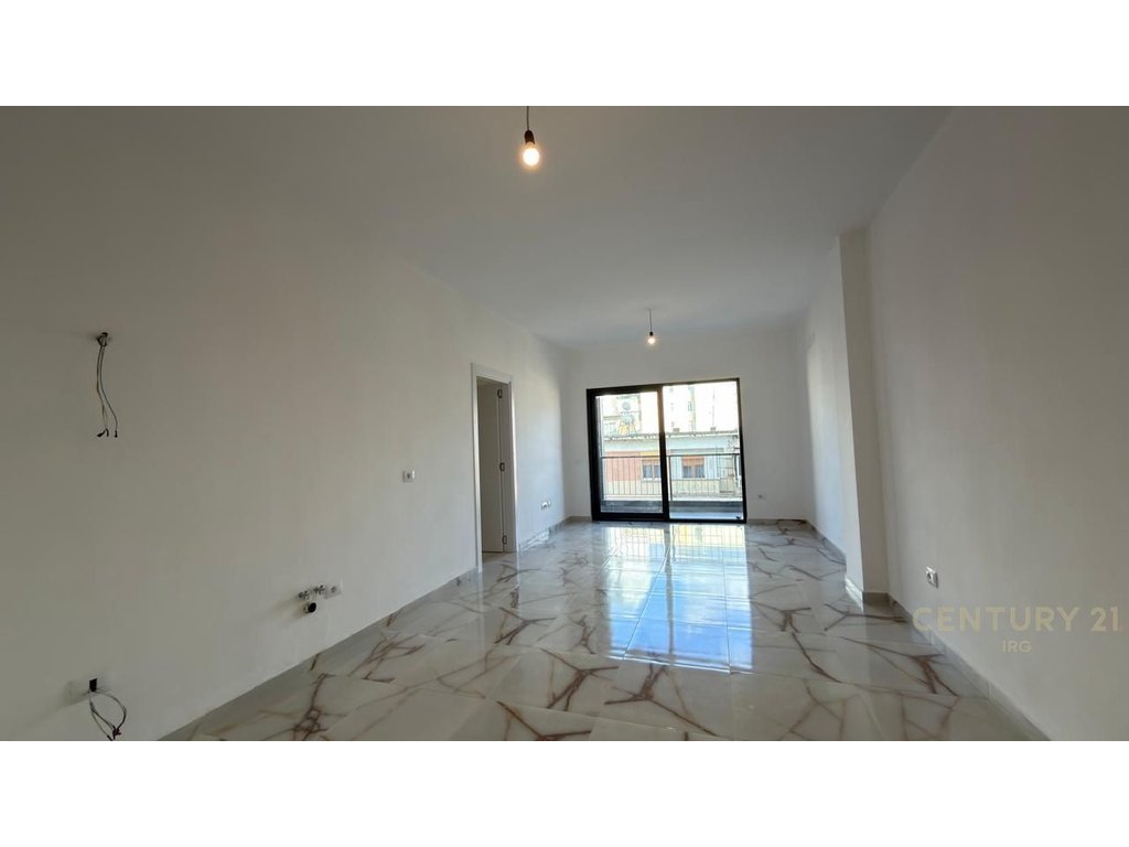 Jepet apartament 2+1+2 per Zyra tek Rruga e Barrikadave!