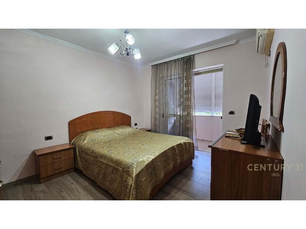 APARTAMENT 2+1 NË SHITJE TEK FUSHA E SPORTIT, ALI DEMI