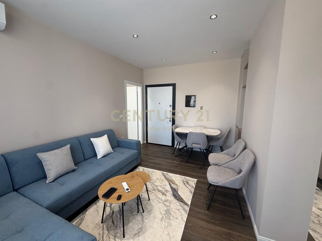 APARTAMENT 2+1+POST PARKIM PER QERA,NE CENTRALE!
