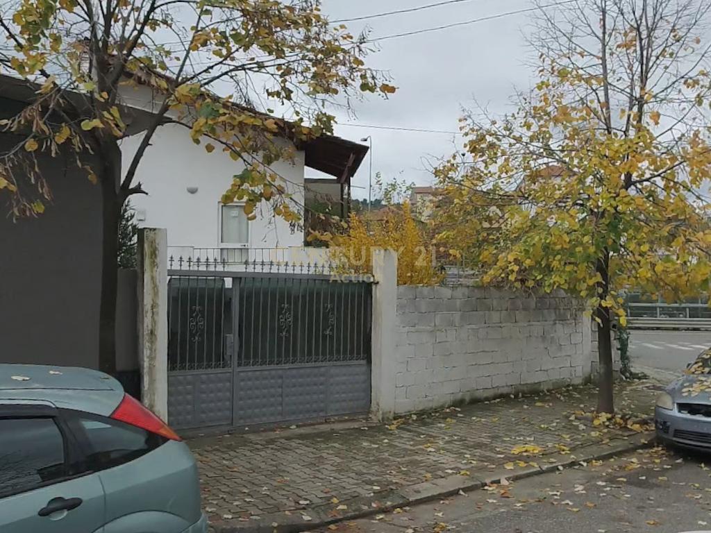 🏡 Jepet me Qira Vilë 2-Katëshe me Papafingo – Mundësi Ideale për Biznes ose Banim