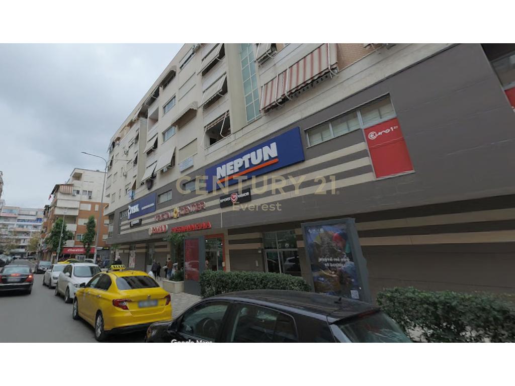KRISTAL CENTER, ZYRE PER QIRA