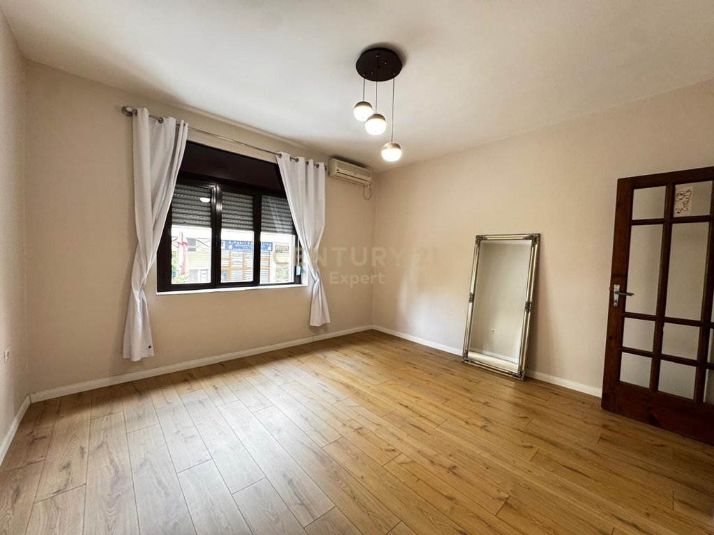 SHESIM APARTAMENT NE MYSLYM SHYR 182M2 KATI I PARE/MUNDESI BIZNESI !