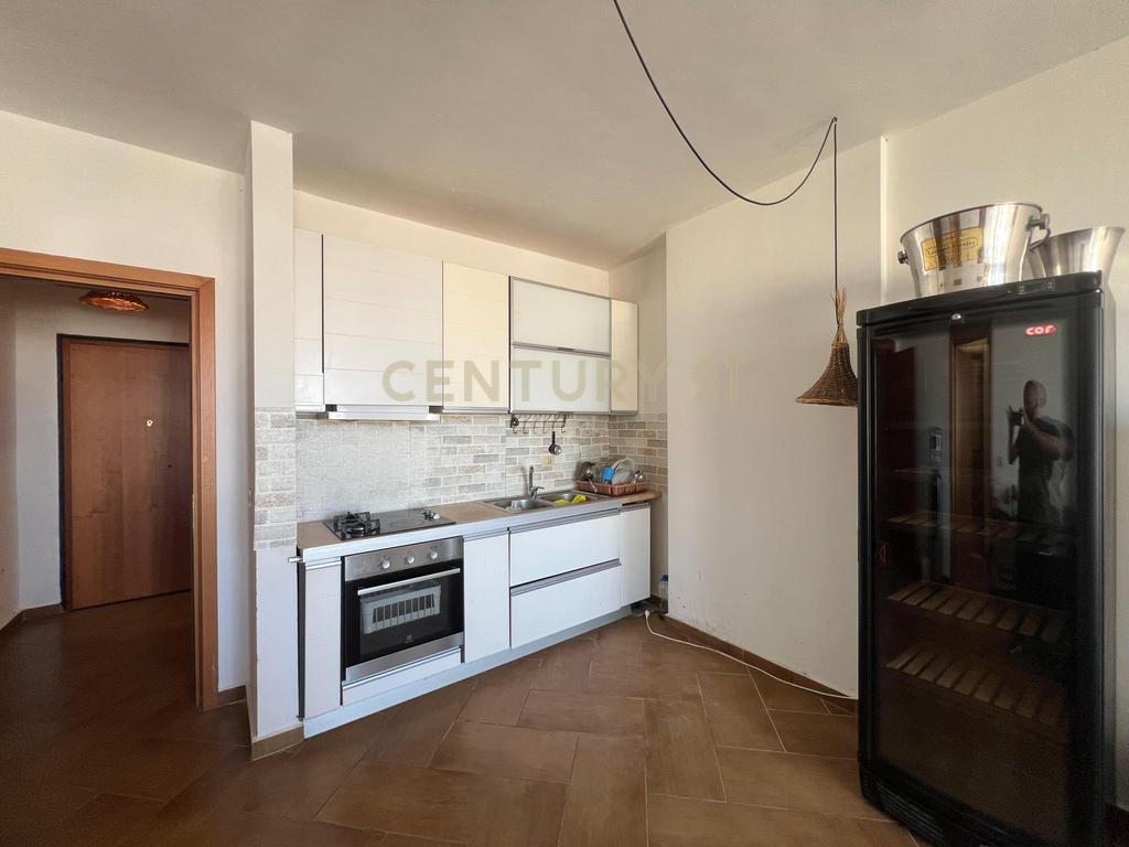 SHESIM APARTAMENT 2+1+2 ME POST PARKIMI NE QENDER TE SARANDES!