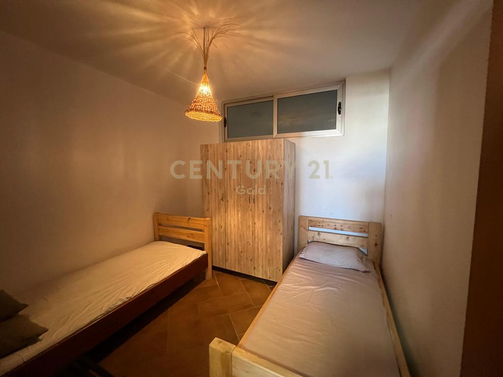SHESIM APARTAMENT 2+1+2 ME POST PARKIMI NE QENDER TE SARANDES!