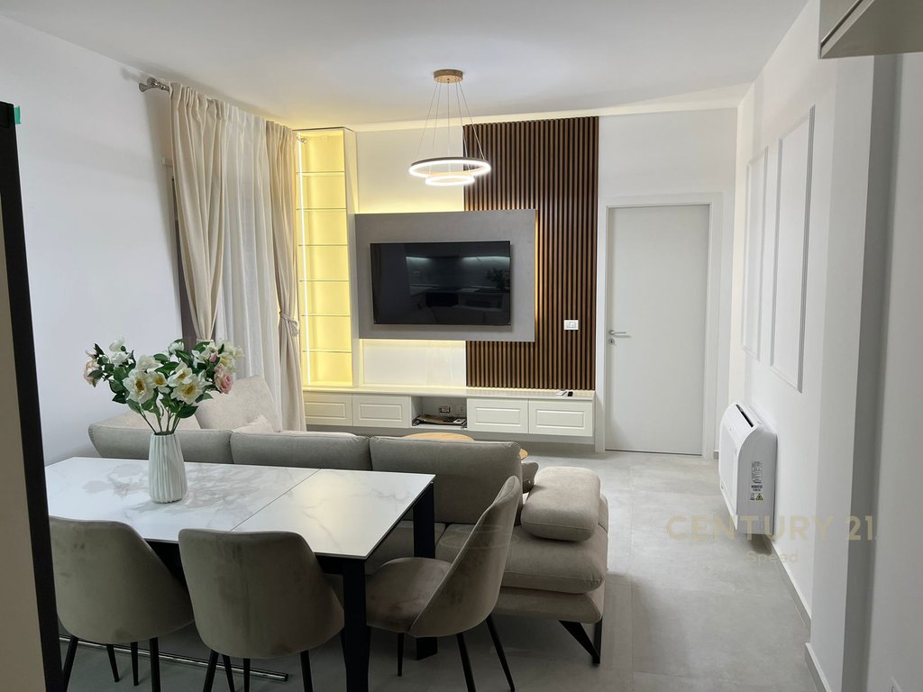 Ofrojme apartament 2+1+2 per qira prane Shkolles se Kuqe!