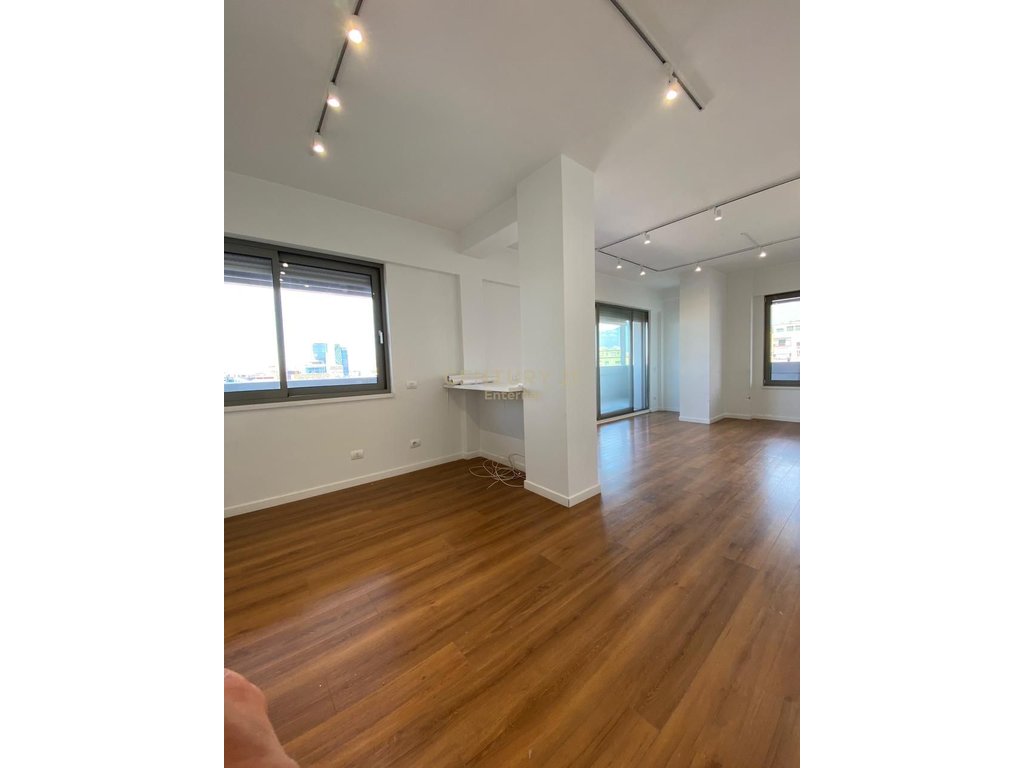 Jepet me Qira Apartament per Zyra 2+1 tek Ish Garda