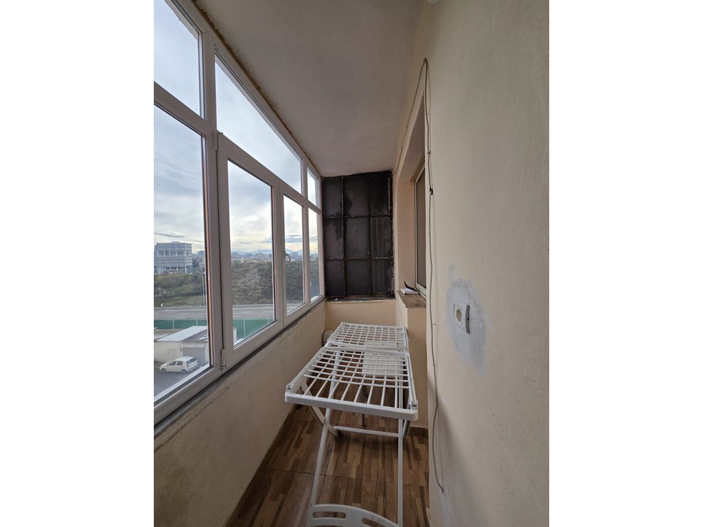 Shitet apartament 1+1 i mobiluar në qendër të Babrrus