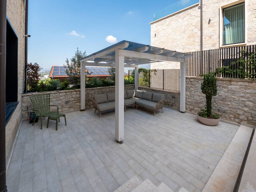 Shesim vile individuale me pishine tek Secret Garden Residence