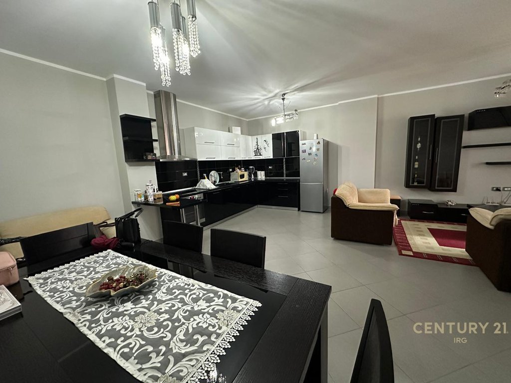 Apartament 2+1 per Qira prane Marinaj Hotel, Unaza e Re!