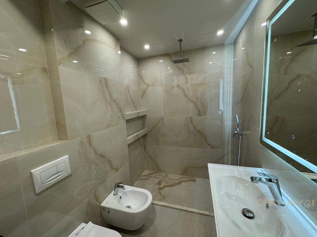 SHITET APARTAMENT 1+1 TEK KISHA KATOLIKE, RR. KAVAJES | 22,500,000 ALL