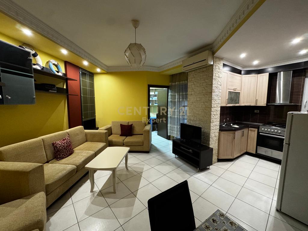 Apartament 2+1 Me Qira tek Kopshti Botanik Zoologjik !!!