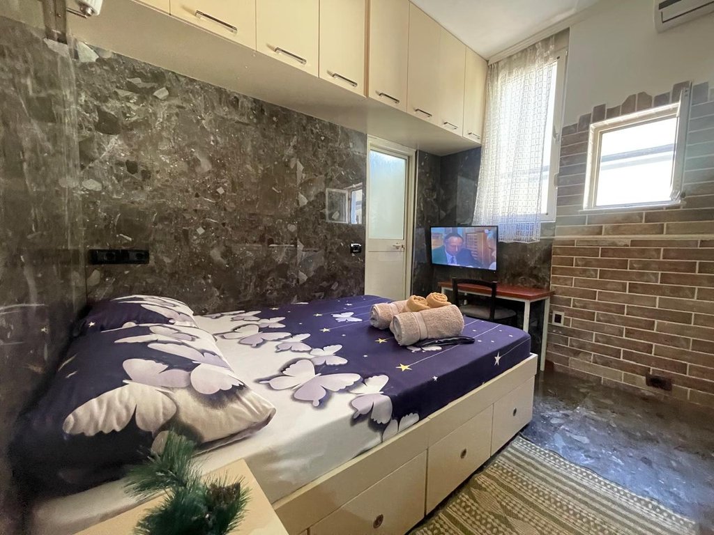 Garsoniere  Me Qira në Rruga 5 Maji, Tiranë