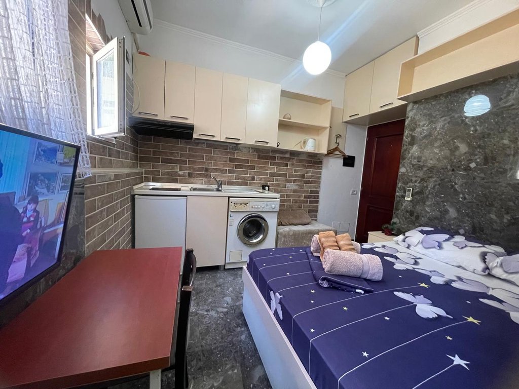 Garsoniere  Me Qira në Rruga 5 Maji, Tiranë