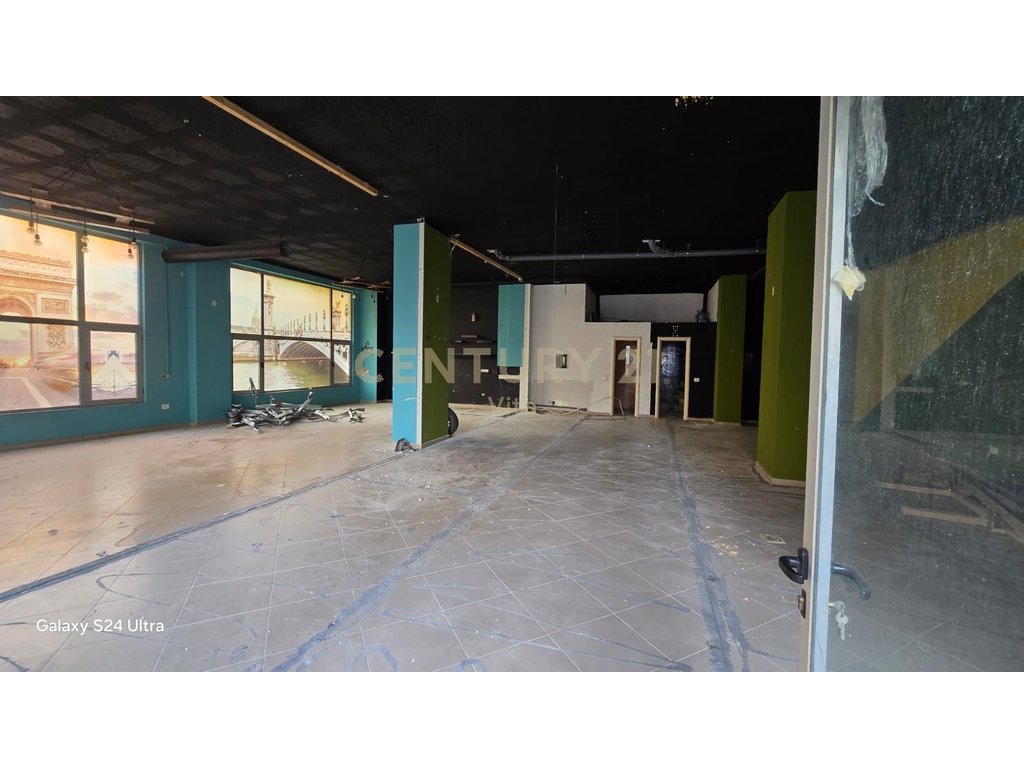Ambient 170m2 me Qira në Durrës !