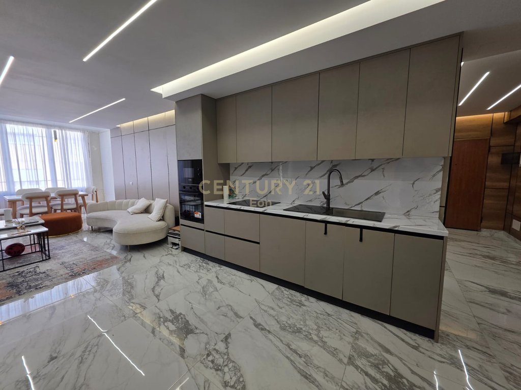Super Apartament 2+1 në shitje në Plazh Hekurudha, Durrës!