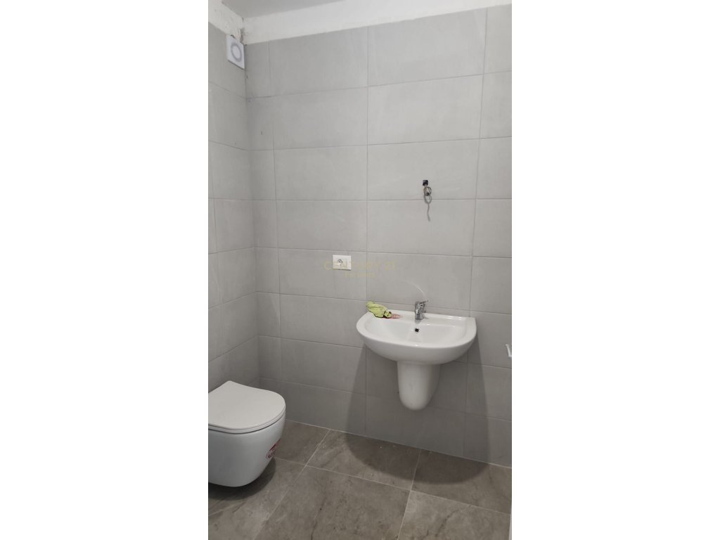 JEPET ME QIRA AMBIENT ZYRE  TEK MYSLYM SHYRI TEK "GARDENIA"