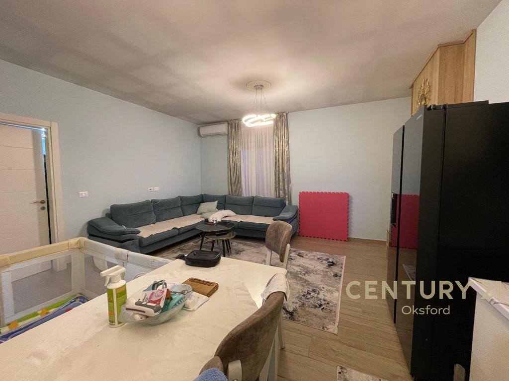 SHITET APARTAMENT 2+1 TE SHKOLLA E BASHKUAR