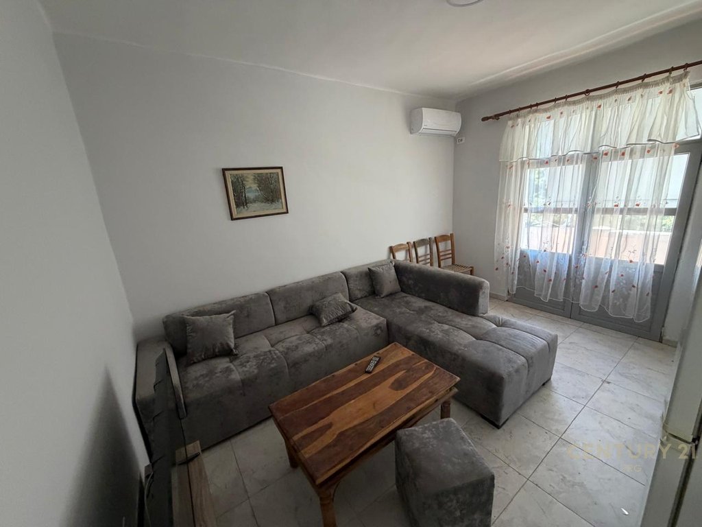 Jepet me qira apartament 2+1 te "Zogu i Zi"